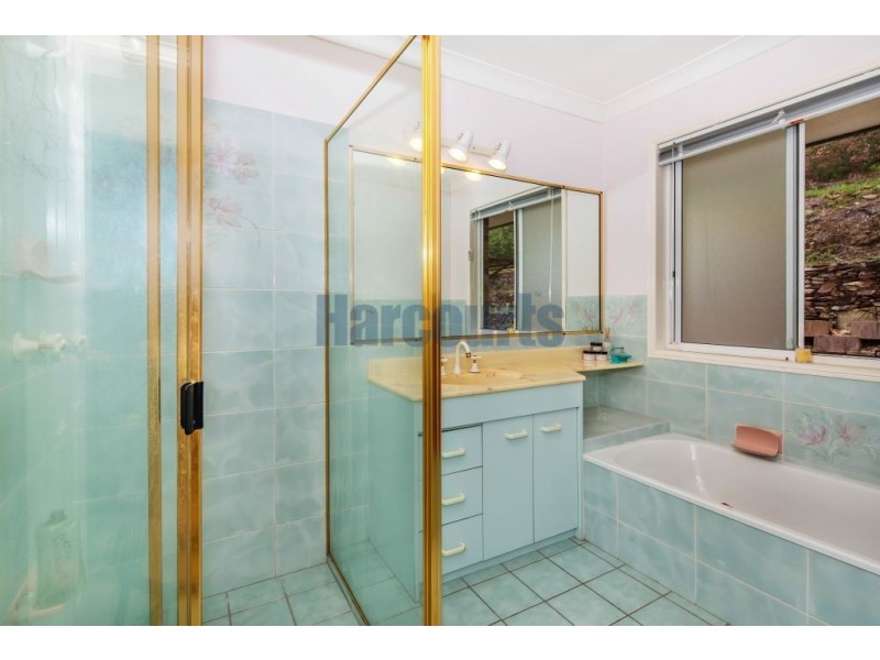 27 Leighton Drive, Edens Landing QLD 4207