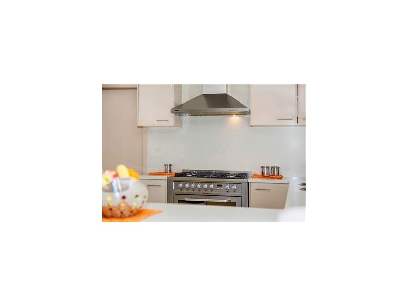 10 Kaiser Drive, Windaroo QLD 4207