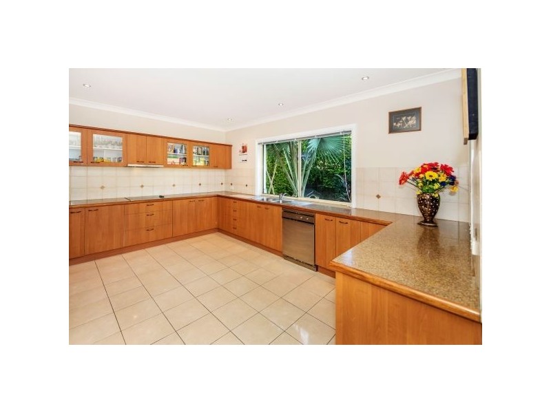 4 Riverside Terrace, Windaroo QLD 4207