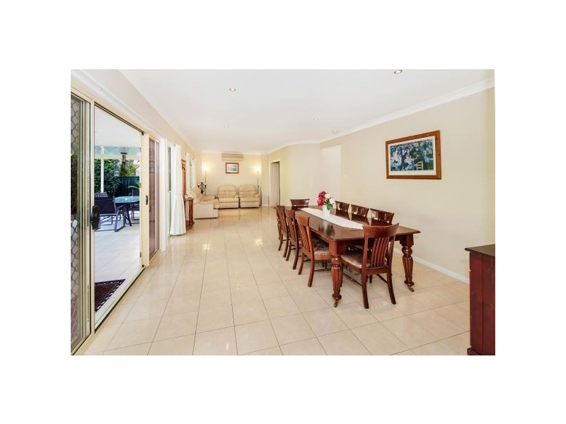 4 Riverside Terrace, Windaroo QLD 4207