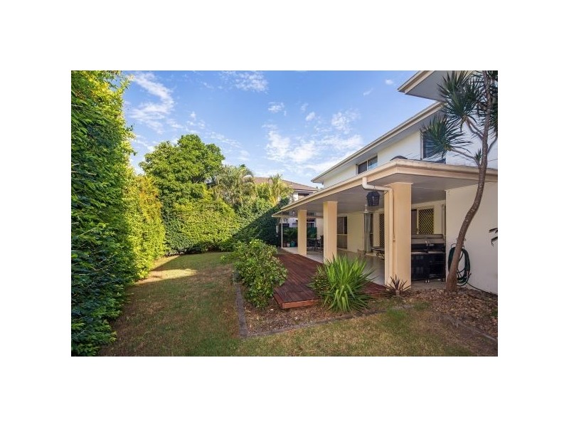 4 Riverside Terrace, Windaroo QLD 4207