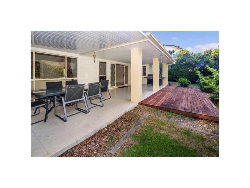 4 Riverside Terrace, Windaroo QLD 4207