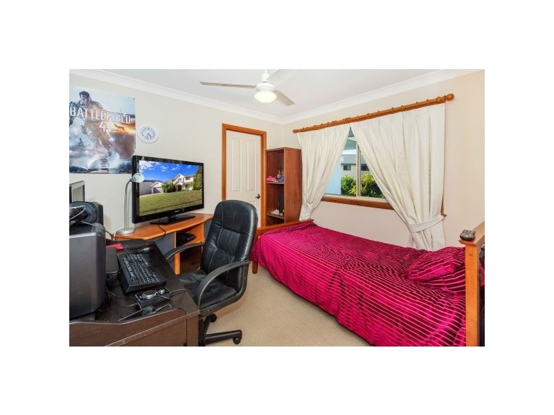 4 Riverside Terrace, Windaroo QLD 4207