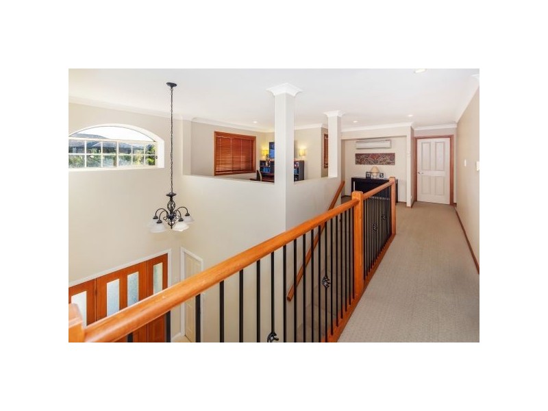 4 Riverside Terrace, Windaroo QLD 4207