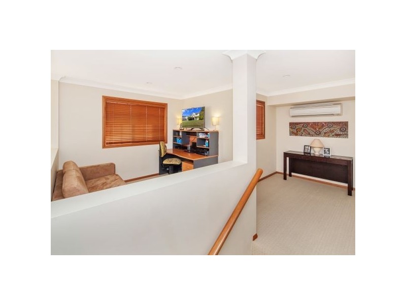 4 Riverside Terrace, Windaroo QLD 4207