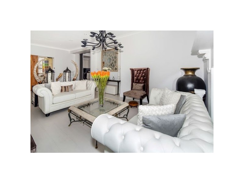 727 Cavendish Rd, Holland Park QLD 4121