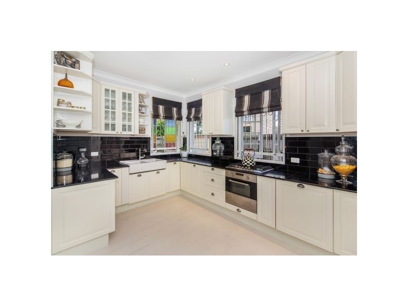 727 Cavendish Rd, Holland Park QLD 4121