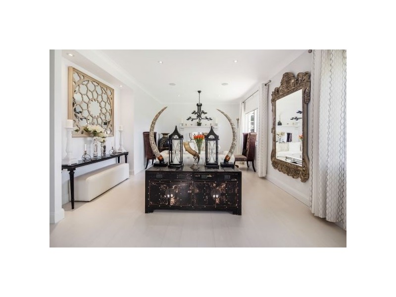 727 Cavendish Rd, Holland Park QLD 4121