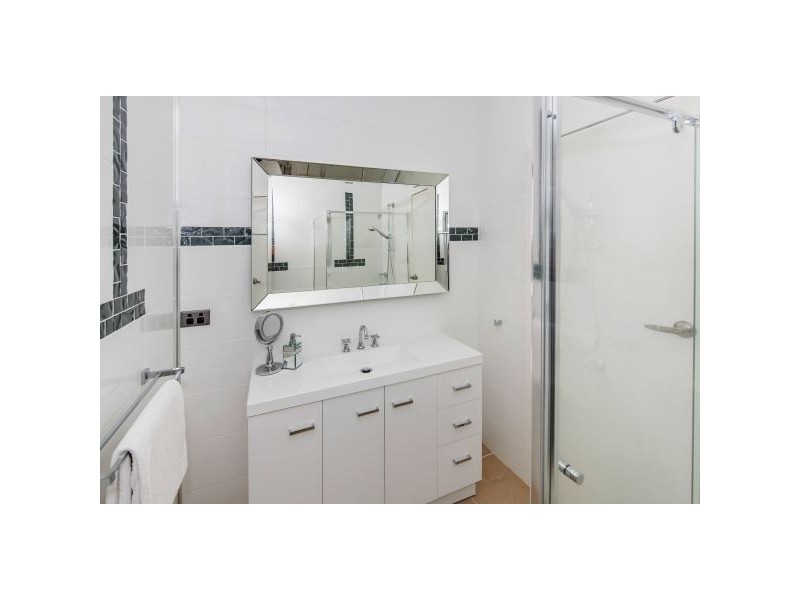 727 Cavendish Rd, Holland Park QLD 4121