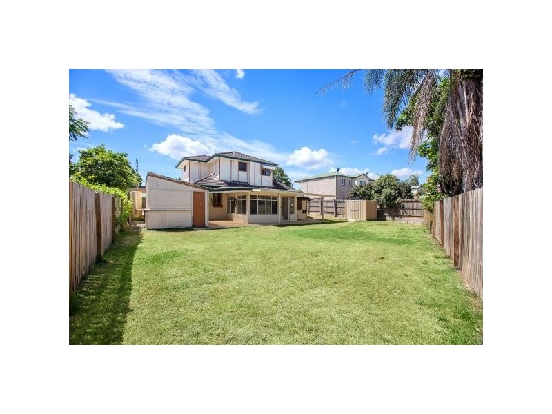 727 Cavendish Rd, Holland Park QLD 4121