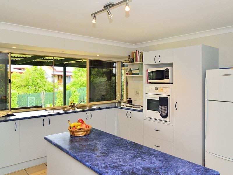 5 Vella Place, Edens Landing QLD 4207