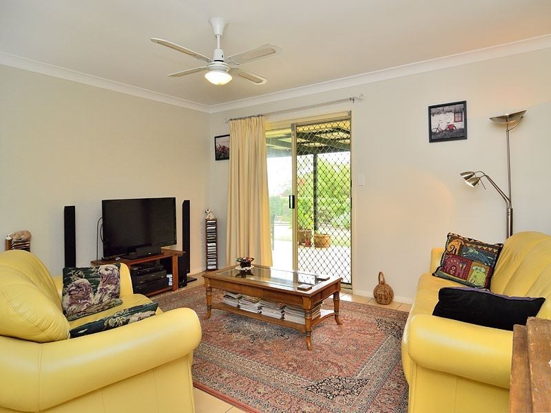 5 Vella Place, Edens Landing QLD 4207