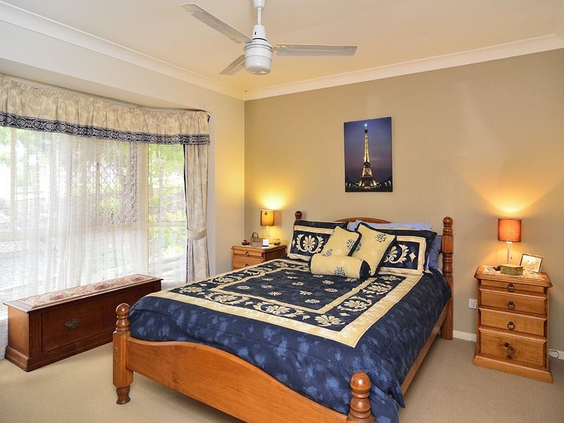5 Vella Place, Edens Landing QLD 4207