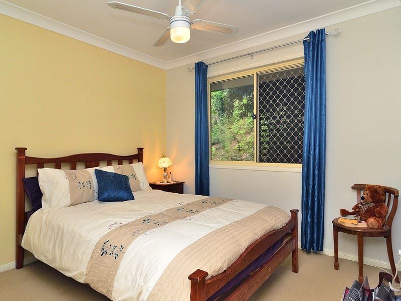 5 Vella Place, Edens Landing QLD 4207