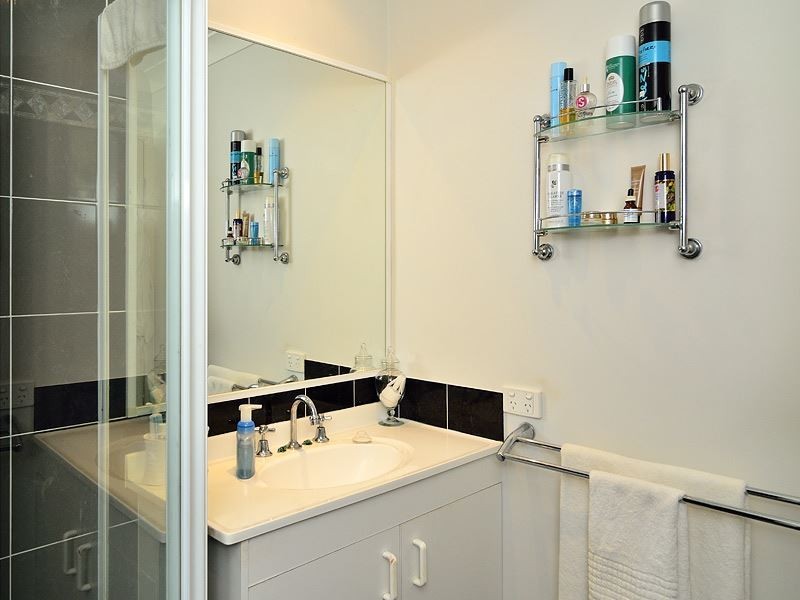 5 Vella Place, Edens Landing QLD 4207