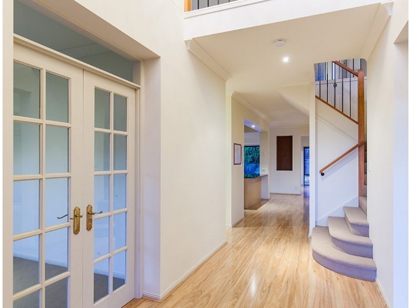 48 Edinburgh Road, Benowa QLD 4217