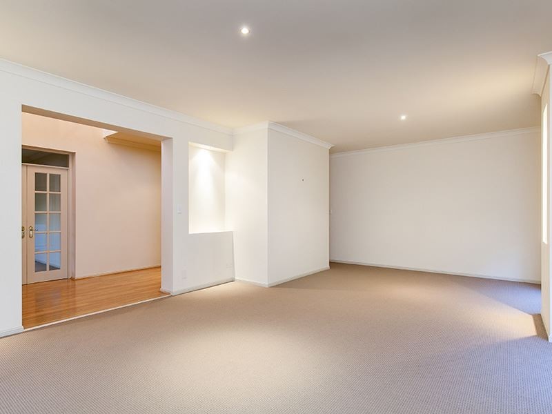 48 Edinburgh Road, Benowa QLD 4217