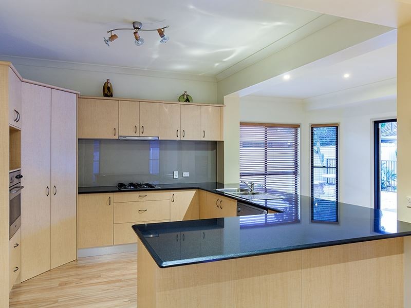 48 Edinburgh Road, Benowa QLD 4217