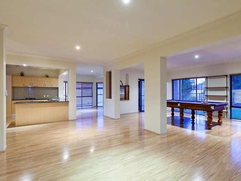 48 Edinburgh Road, Benowa QLD 4217