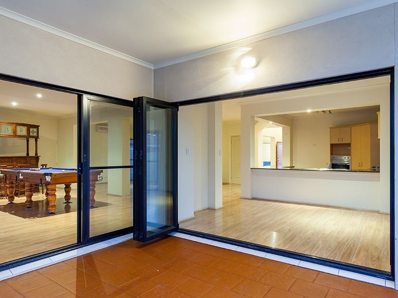 48 Edinburgh Road, Benowa QLD 4217