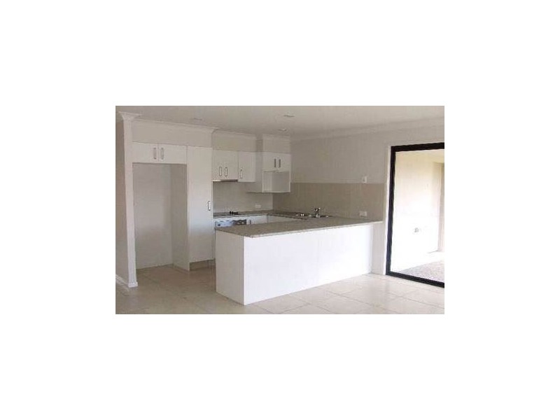 1/2 Wyndham Circuit, Holmview QLD 4207