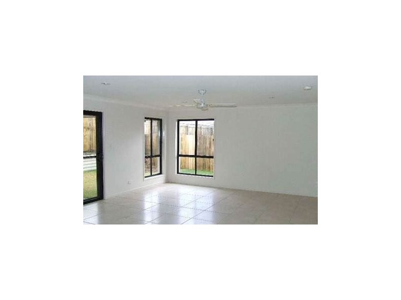 1/2 Wyndham Circuit, Holmview QLD 4207