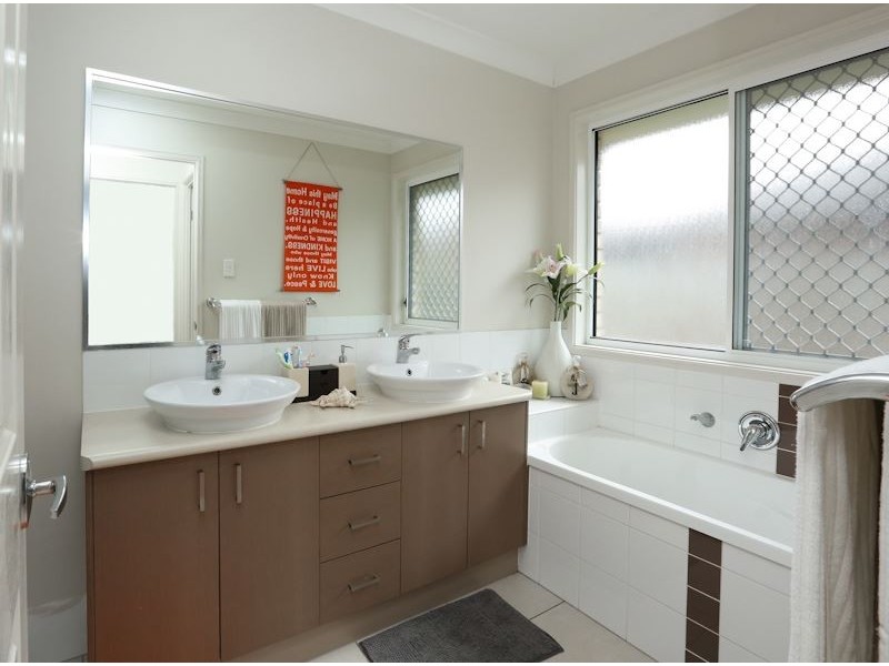 4 Alvine Drive, Eagleby QLD 4207