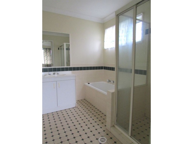 94 Castile Crescent, Edens Landing QLD 4207