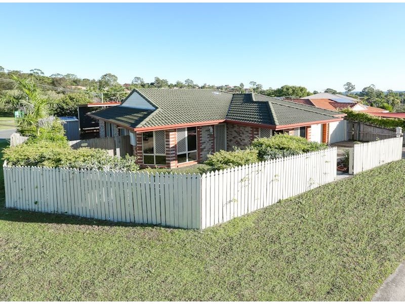 2 Eden Close, Edens Landing QLD 4207