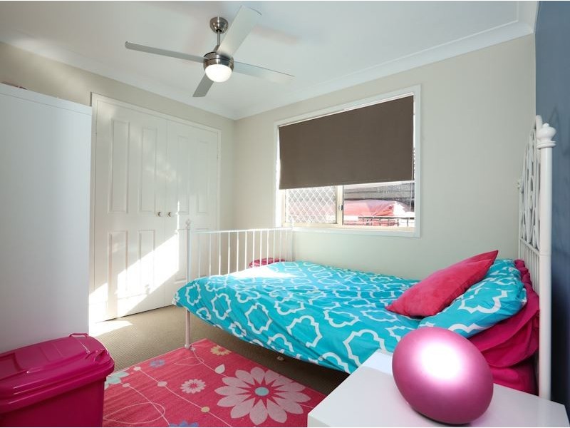 2 Eden Close, Edens Landing QLD 4207