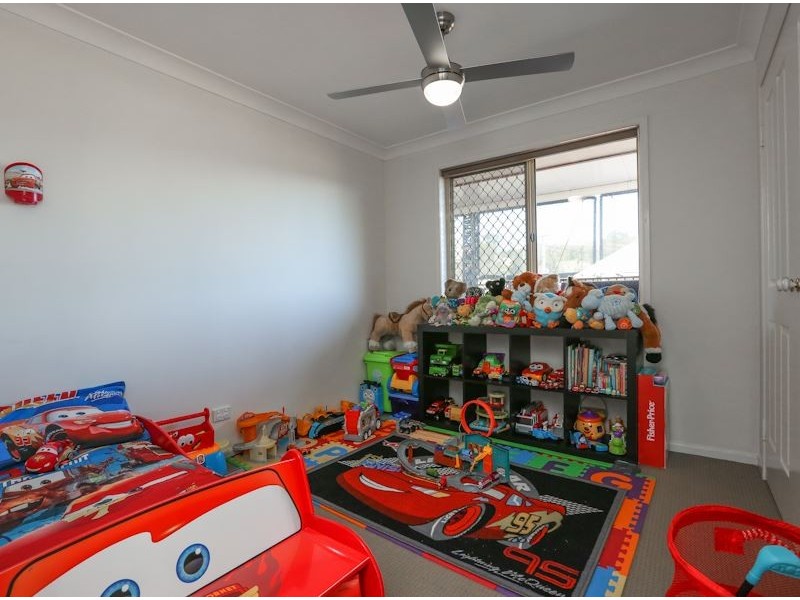 2 Eden Close, Edens Landing QLD 4207