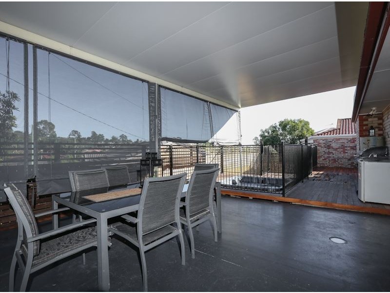 2 Eden Close, Edens Landing QLD 4207