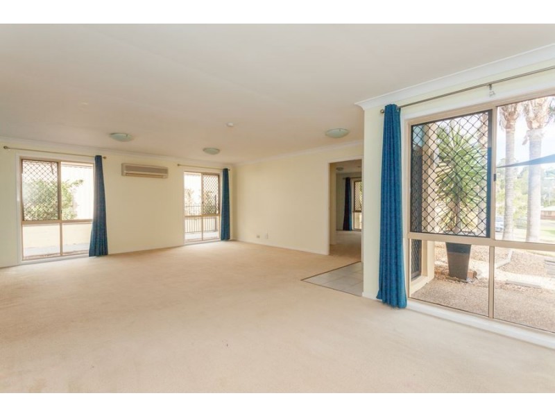 4 Richter Court, Edens Landing QLD 4207