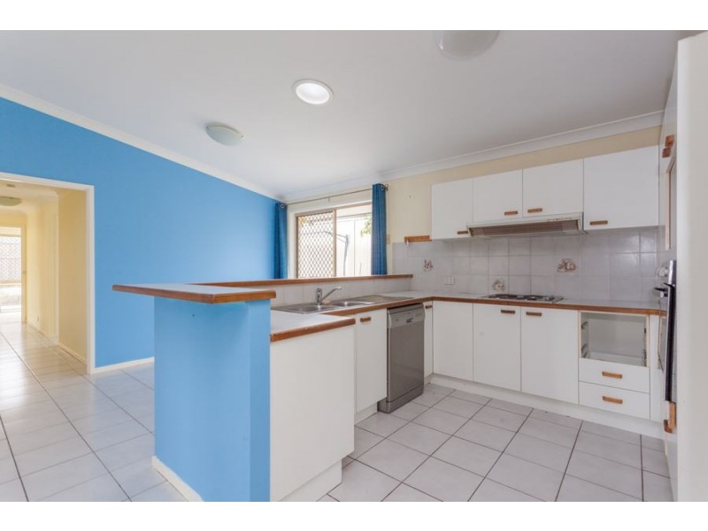 4 Richter Court, Edens Landing QLD 4207