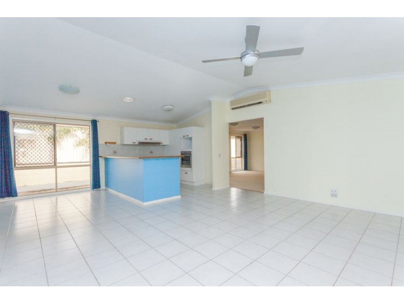 4 Richter Court, Edens Landing QLD 4207