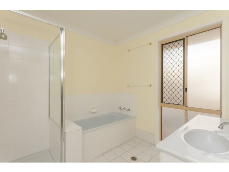 4 Richter Court, Edens Landing QLD 4207
