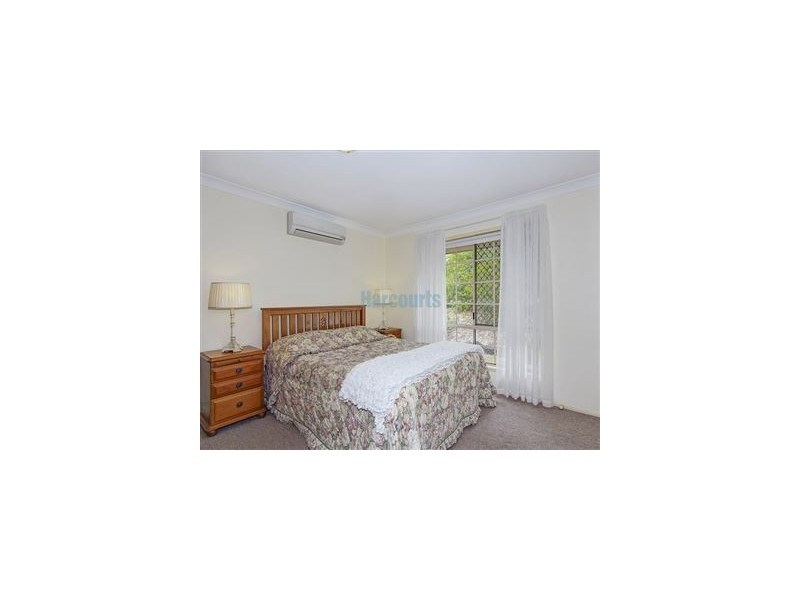 1 Tregana Crt, Edens Landing QLD 4207