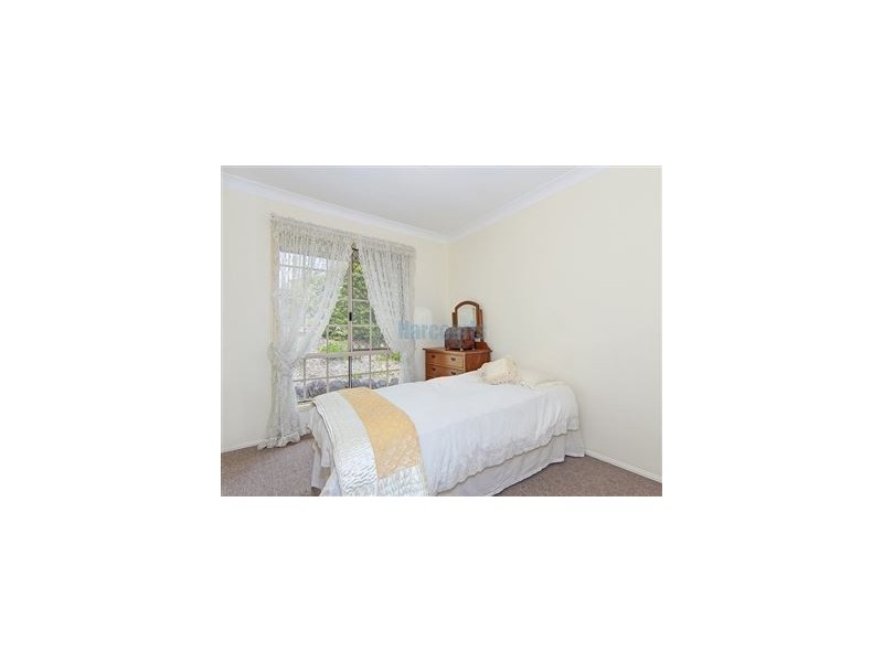 1 Tregana Crt, Edens Landing QLD 4207