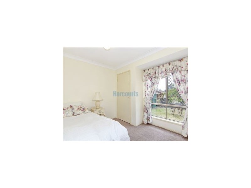 1 Tregana Crt, Edens Landing QLD 4207