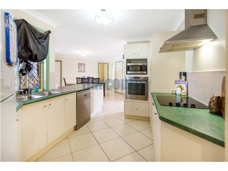 42 Yvonne Cr, Mount Warren Park QLD 4207