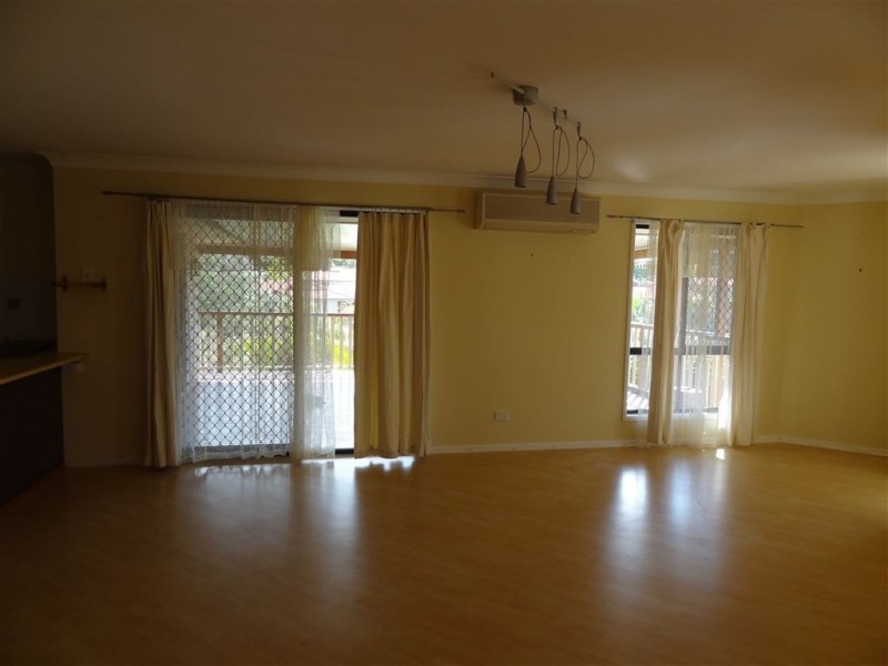 10 Kempe Place, Edens Landing QLD 4207