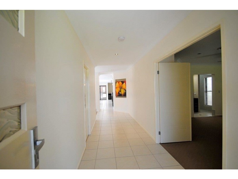 26 Long Island Drive, Windaroo QLD 4207