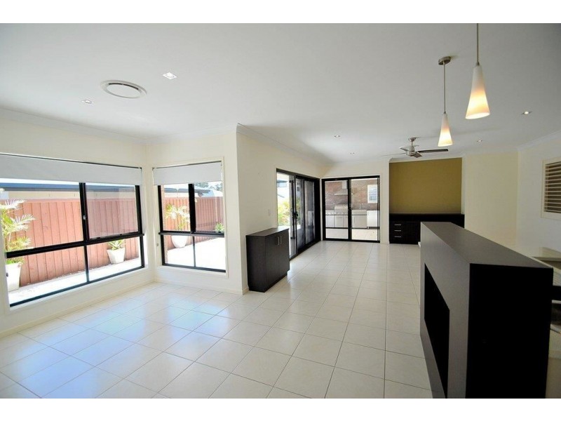 26 Long Island Drive, Windaroo QLD 4207