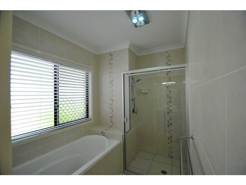 26 Long Island Drive, Windaroo QLD 4207