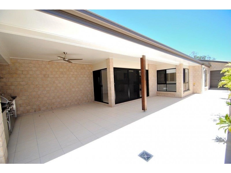 26 Long Island Drive, Windaroo QLD 4207