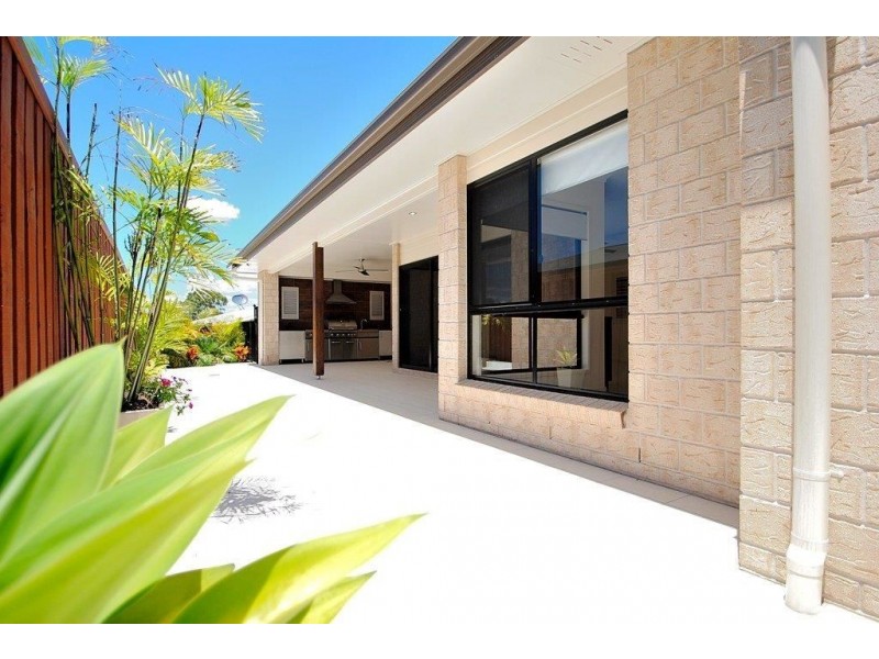 26 Long Island Drive, Windaroo QLD 4207