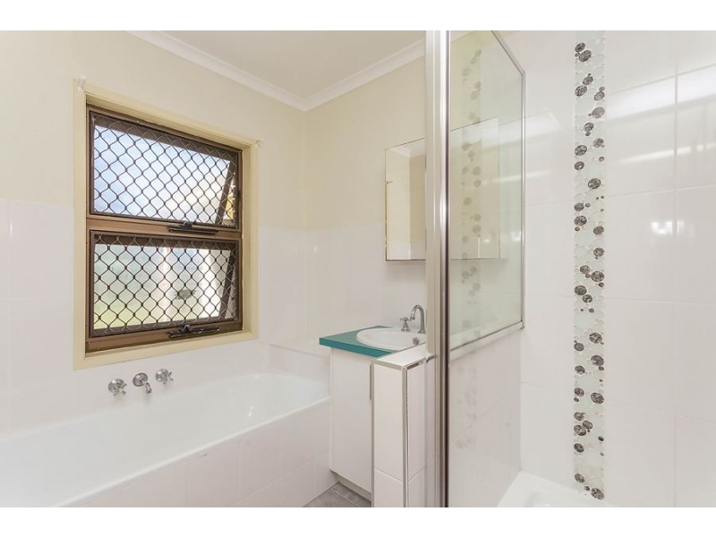 3 Brim Ct, Edens Landing QLD 4207