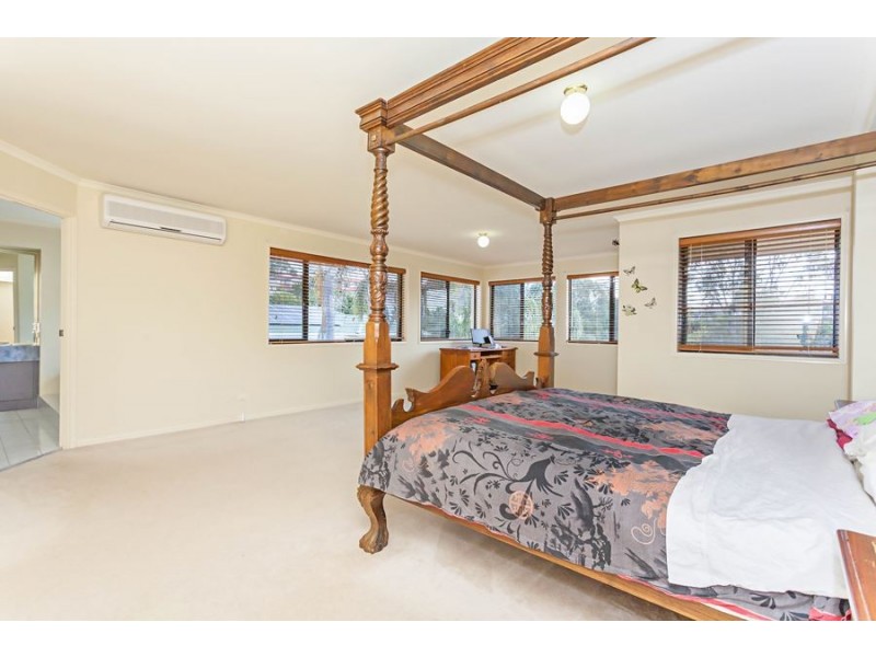 20 Lucy Drive, Edens Landing QLD 4207