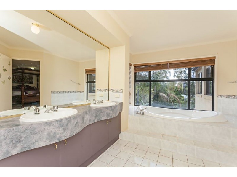 20 Lucy Drive, Edens Landing QLD 4207