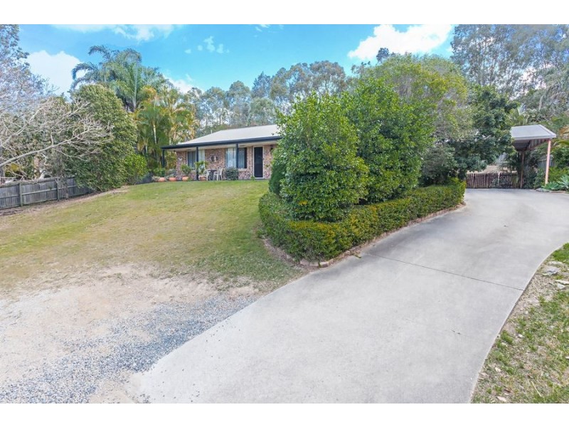 40 Castile Cres, Edens Landing QLD 4207